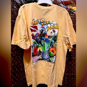 Yellow man’s shirt.